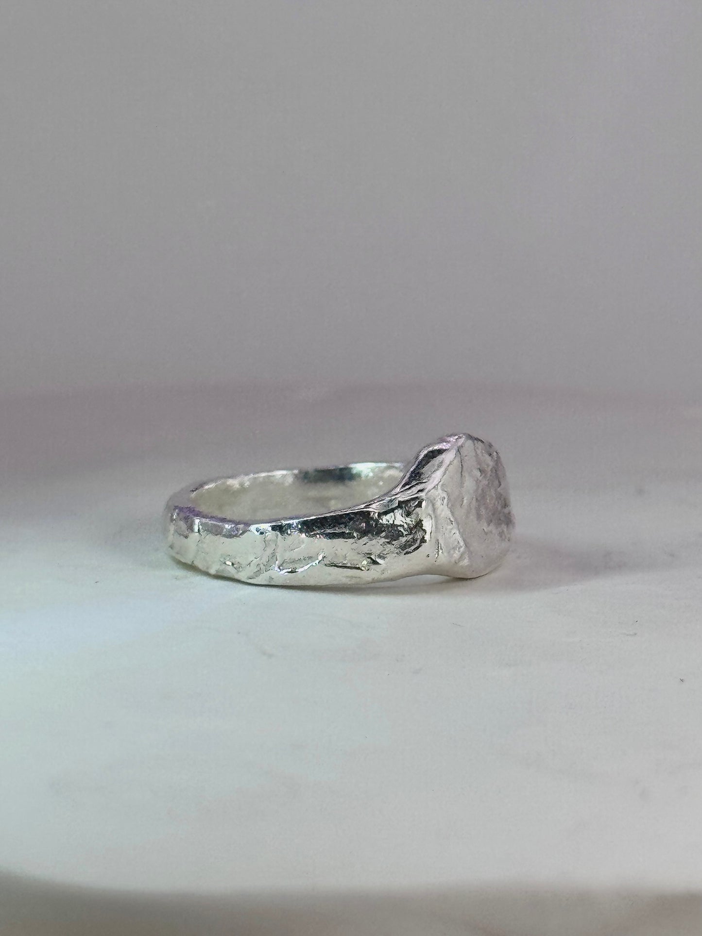 Organic signet ring