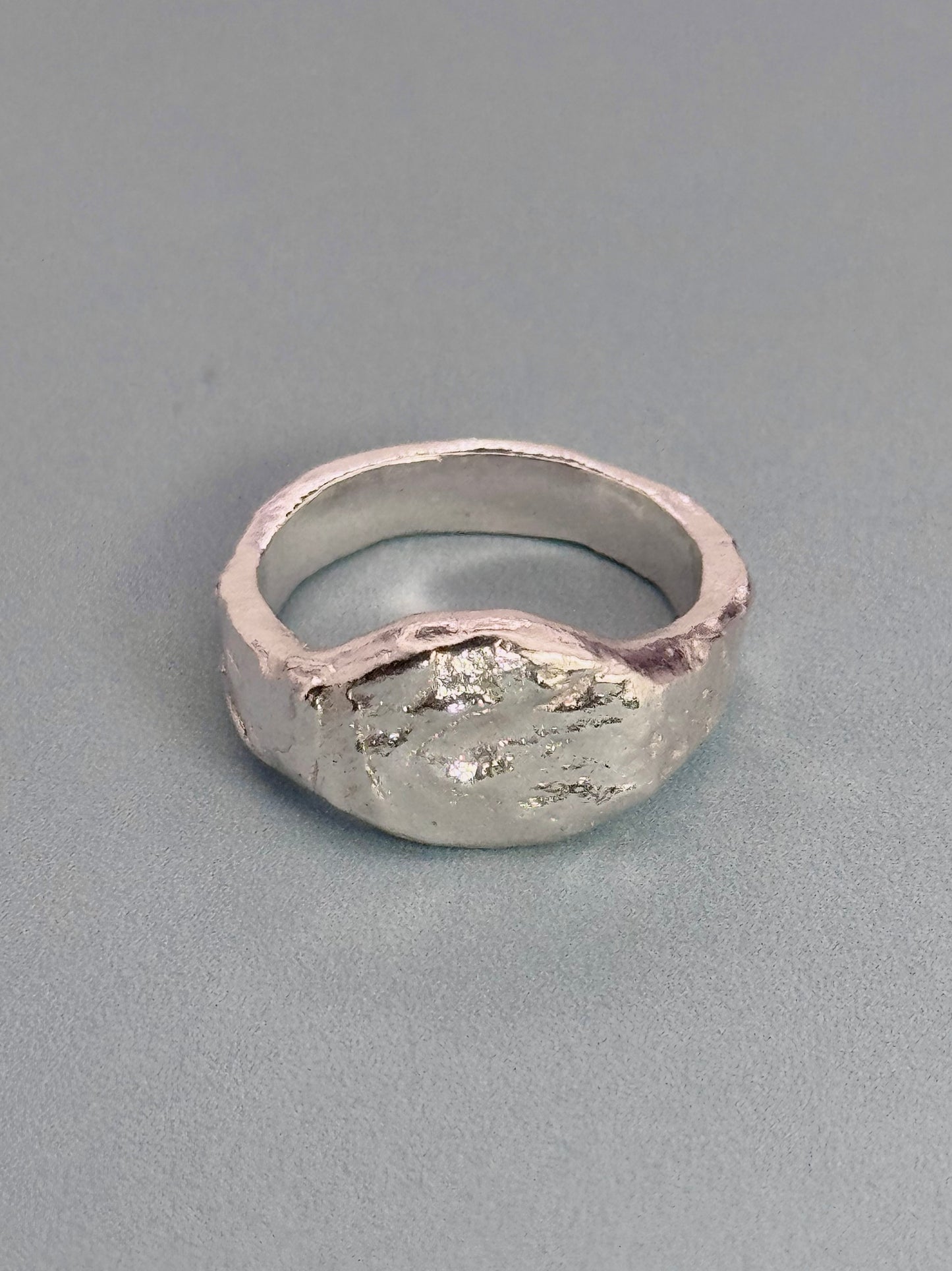 Organic signet ring