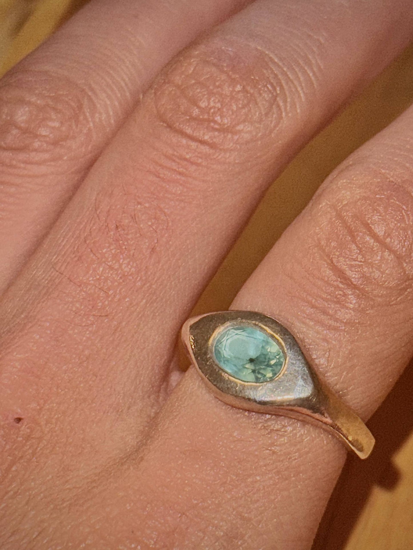 Blue oko ring