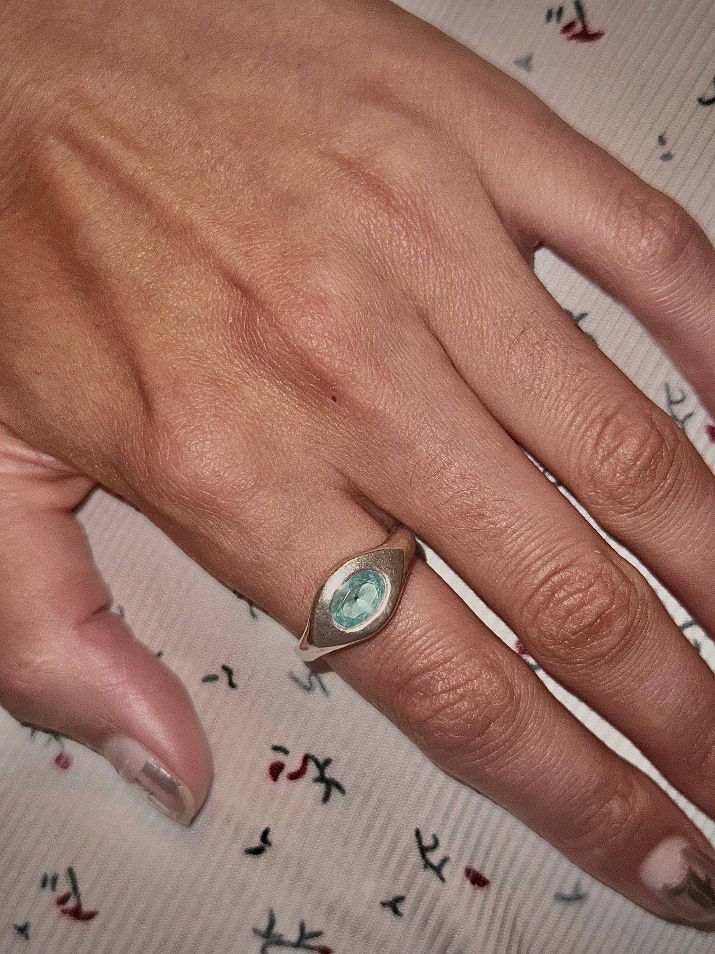 Blue oko ring