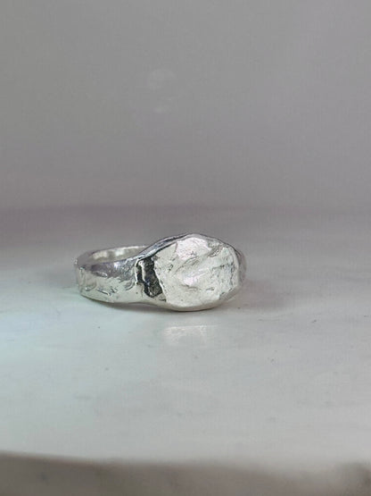 Organic signet ring