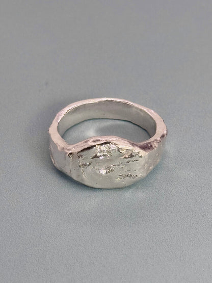 Organic signet ring